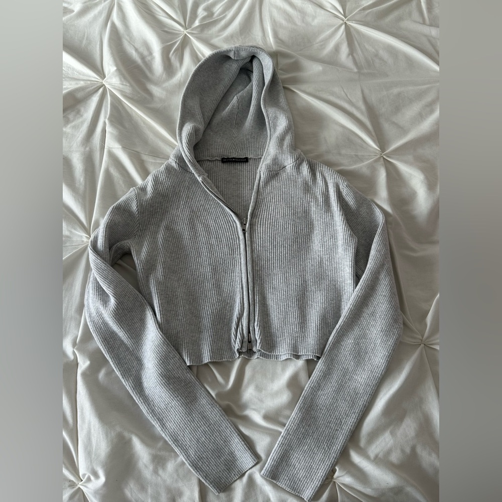 Brandy Melville Gray Cropped Long Sleeve Hoodie